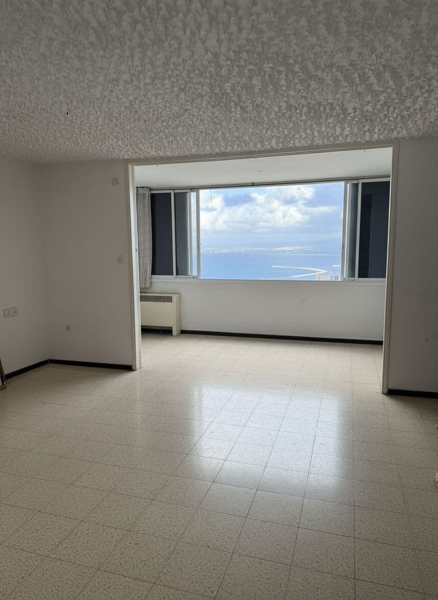 Empty room after AI furniture removal
